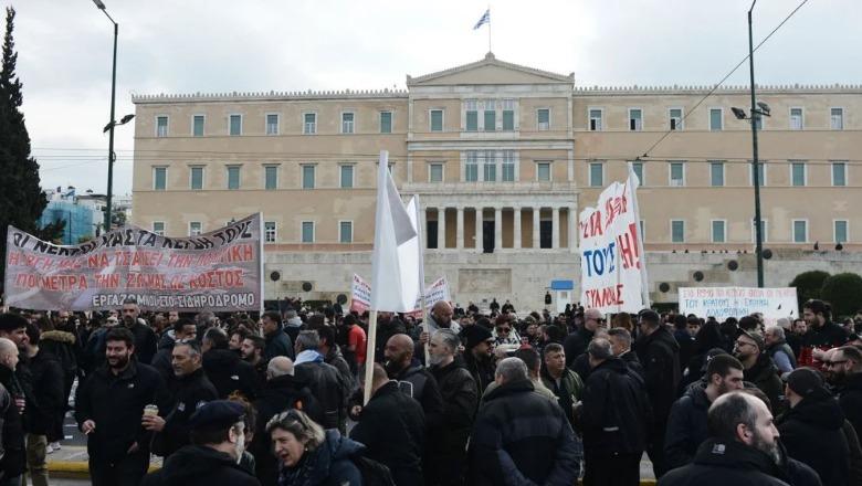 Paralizohet Greqia: Sot protesta në gjithë vendin, doganierët grekë në grevë
